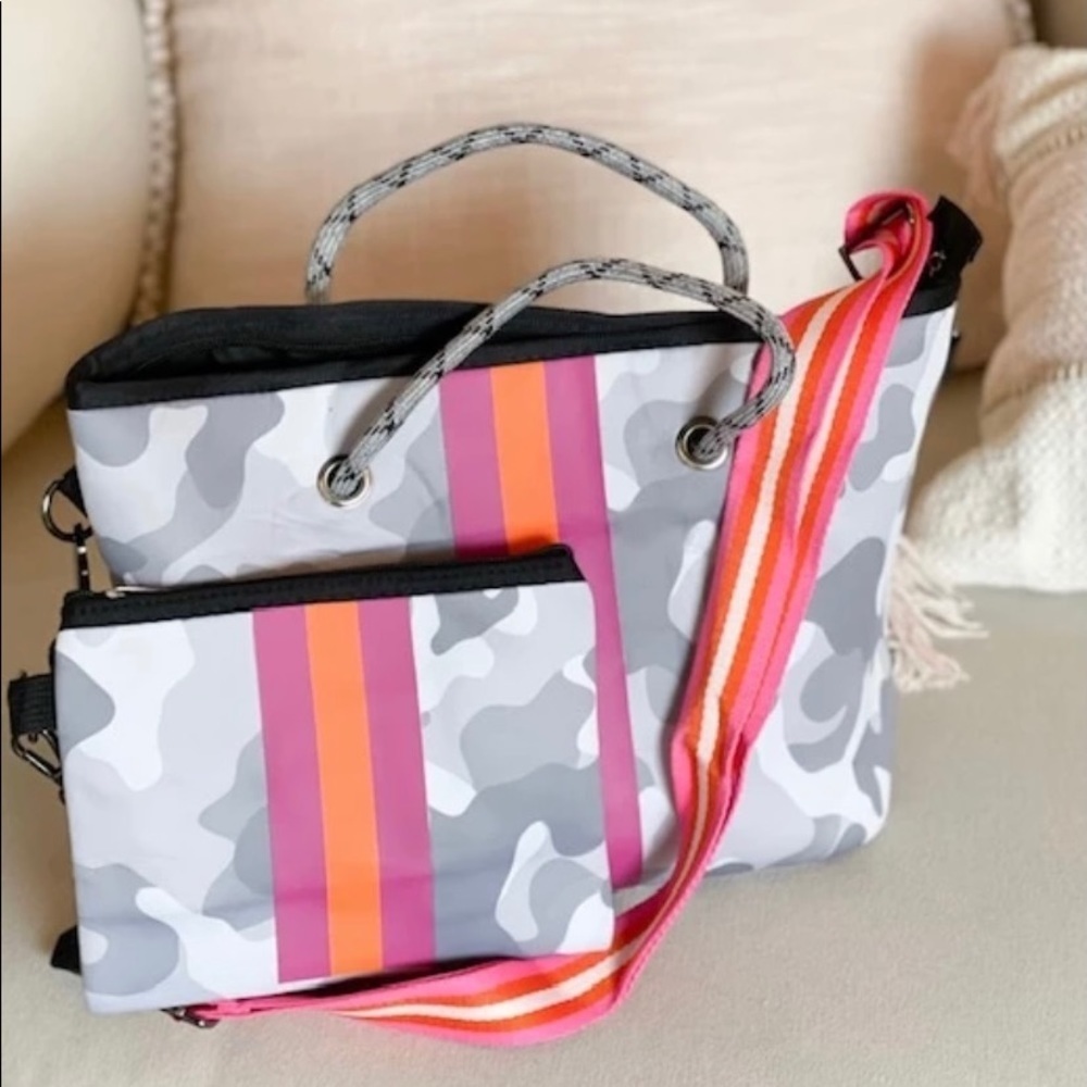 Hamptons Crossbody-gray camo